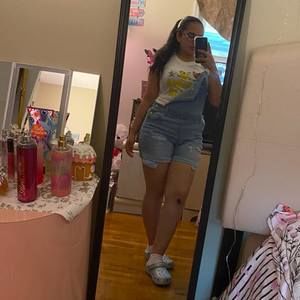 Meet your Posher, Emilia